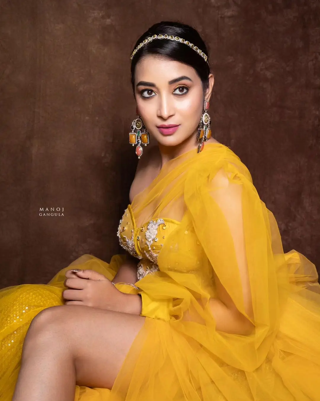 ETV Actress Bhanu Sri Long Legs Show in Yellow Gown